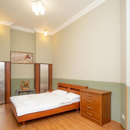 Простора 3 Кімнатна Біля Майдану Незалежності Apartment เคียฟ ภายนอก รูปภาพ